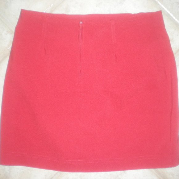 LAVENDER Brand  Red  Mini Skirt   Size 5  NWOT - Picture 3 of 3